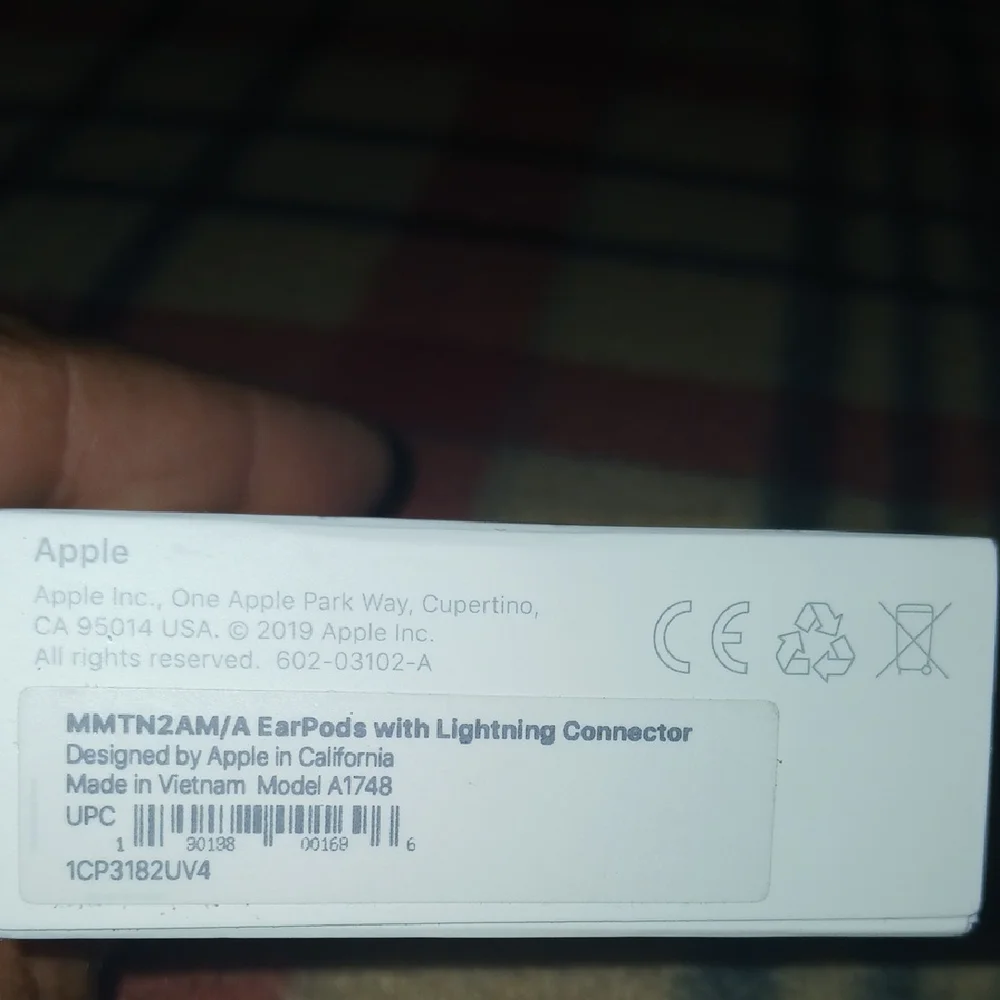 Apple EarPods with Lightning Connector - White